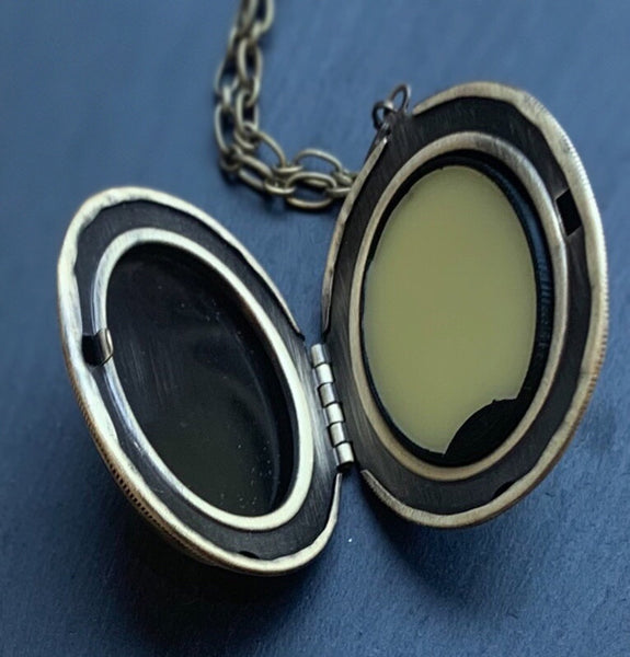 MAGNA - antique brass - refillable solid perfume locket